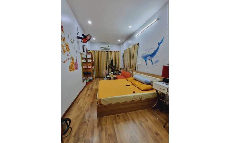 gia đình cần bán Nhà ở nằm ngay ngã 4 Lê Văn Sỹ - Huỳnh Văn Bánh